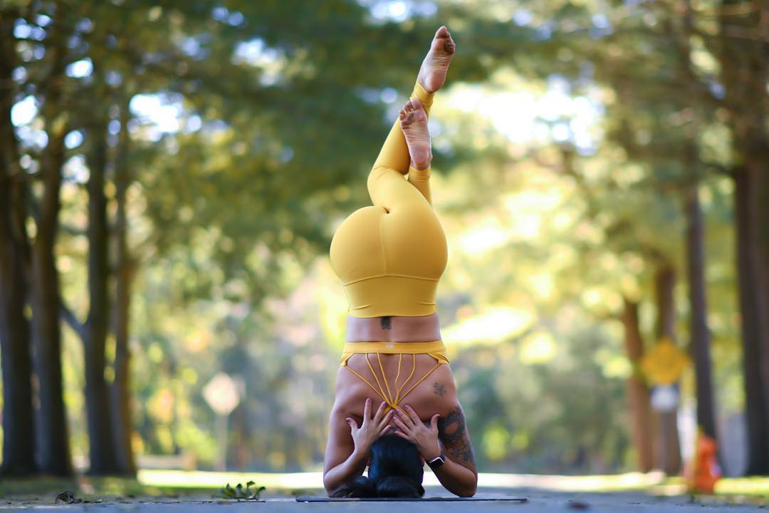 Yoga Mom Laura Kasperzak S Instagram Is So Inspiring