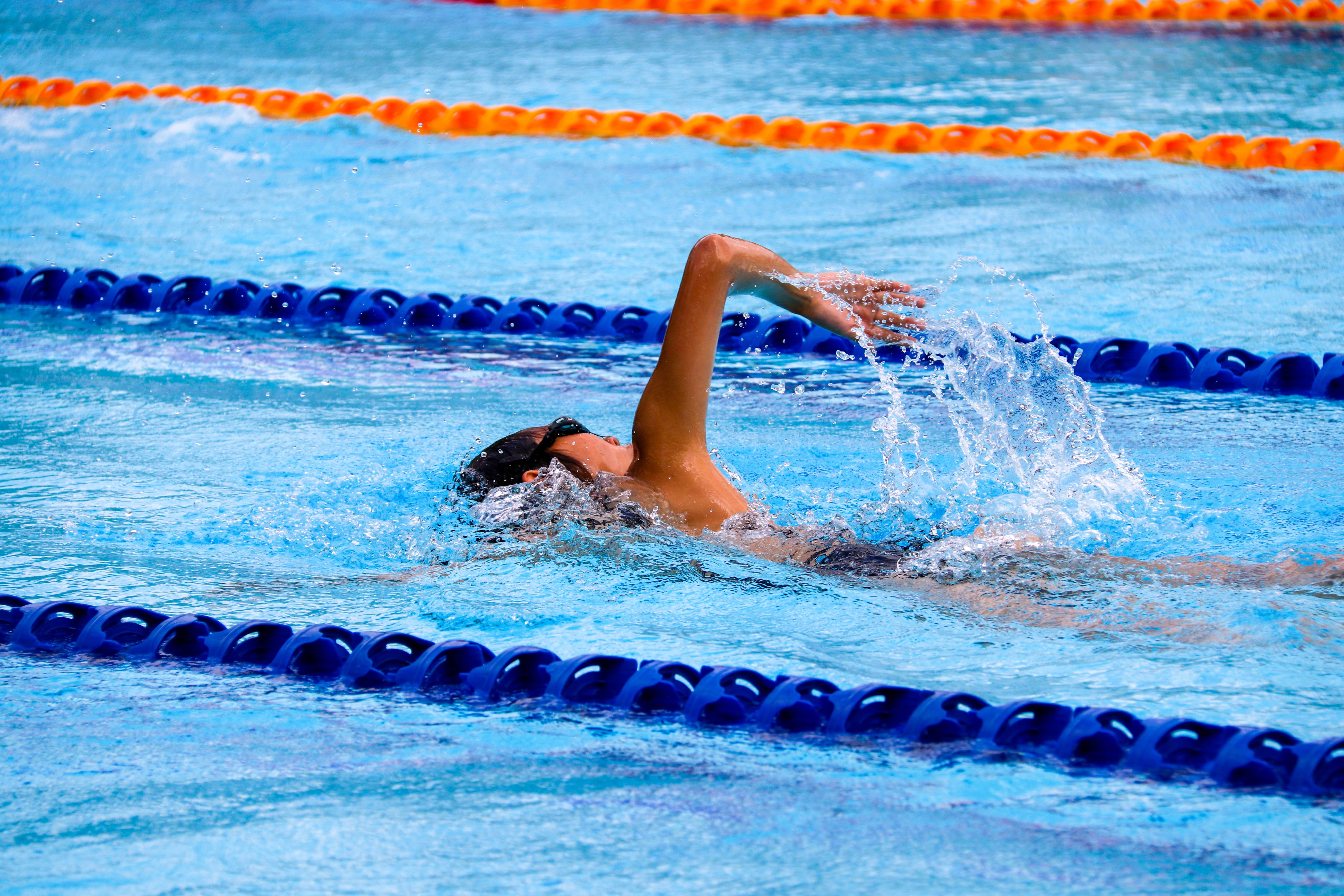 Tips to Free Yourself From Muscle Cramps While Swimming