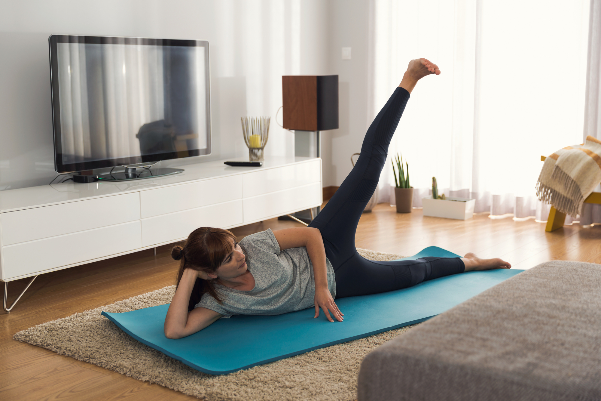 Here’s Why You Shouldn’t Watch TV While Working Out - yourdailysportfix.com