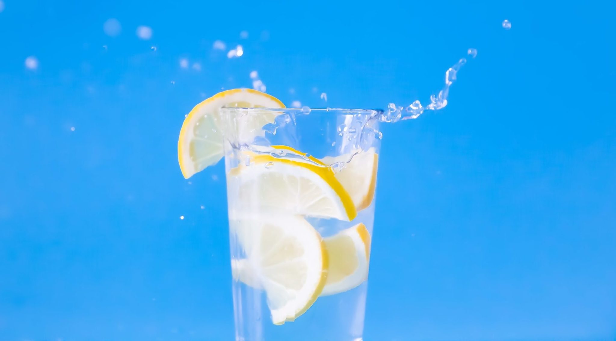 Top 4 Beverages to Drink First Thing In the Morning