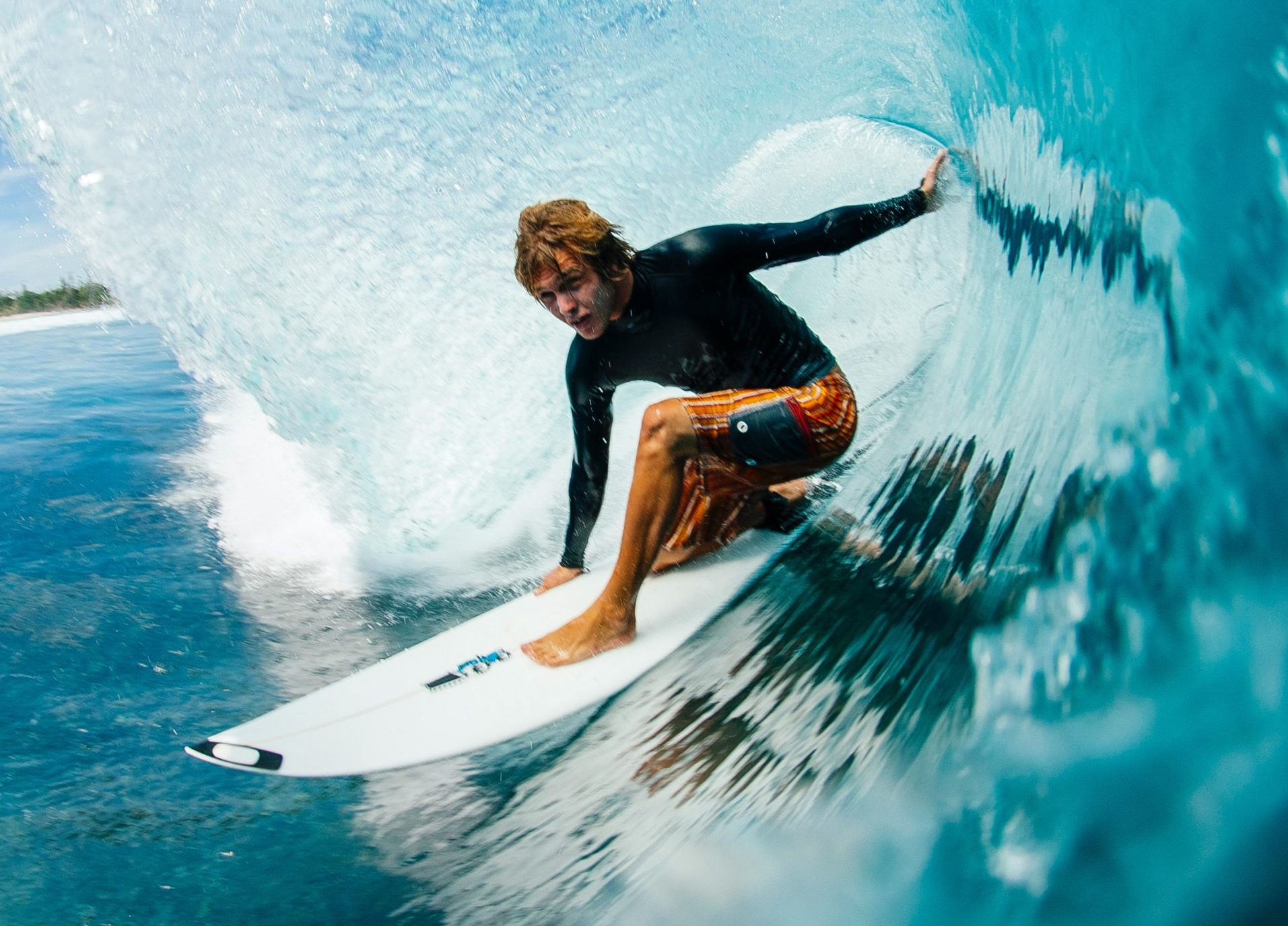 Surf Modivation Why Surfing is a Great Workout - yourdailysportfix.com